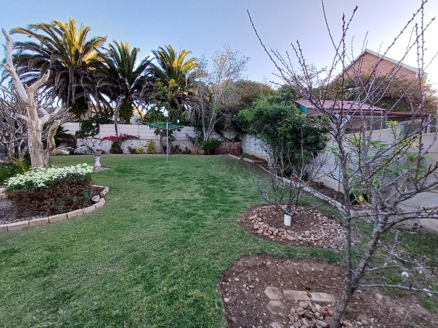 4 Bedroom Property for Sale in Hartenbos Heuwels Western Cape